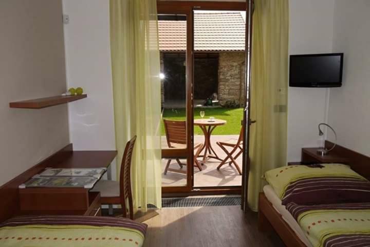 Domecek Milevsko Hotel Bagian luar foto
